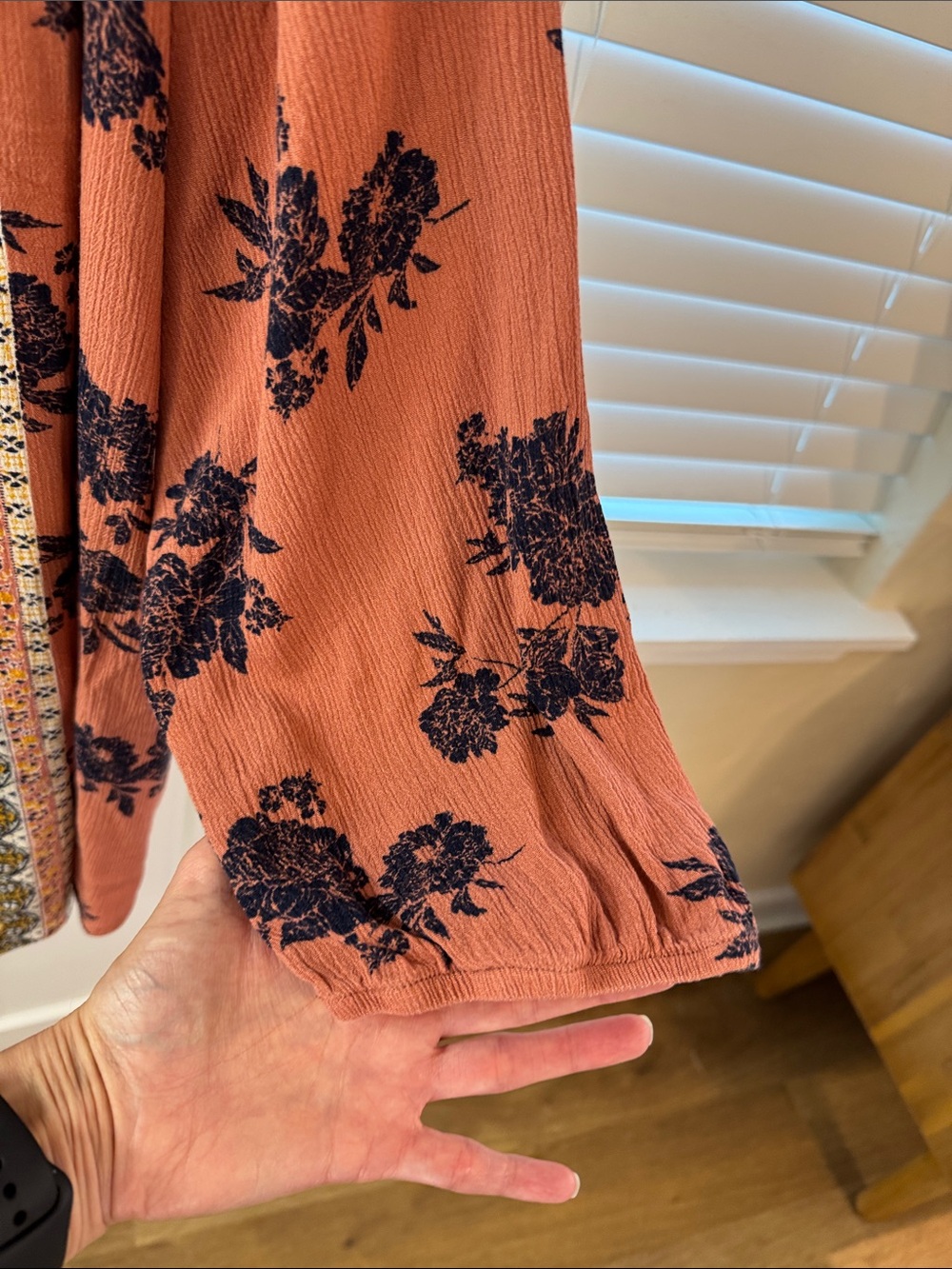 Boho Rust Floral V-Neck Peasant Blouse Navy Patterned Center Puff Sleeve Top - Picture 4 of 8